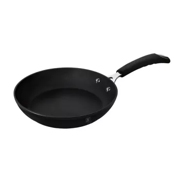 Pánev s titanovým povrchem 24 cm Black Professional Line